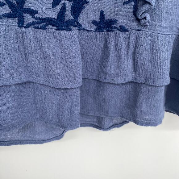 a.n.a Top Women’s Medium Blue Floral Embroidered Feminine Romantic Flowy - Picture 6 of 10